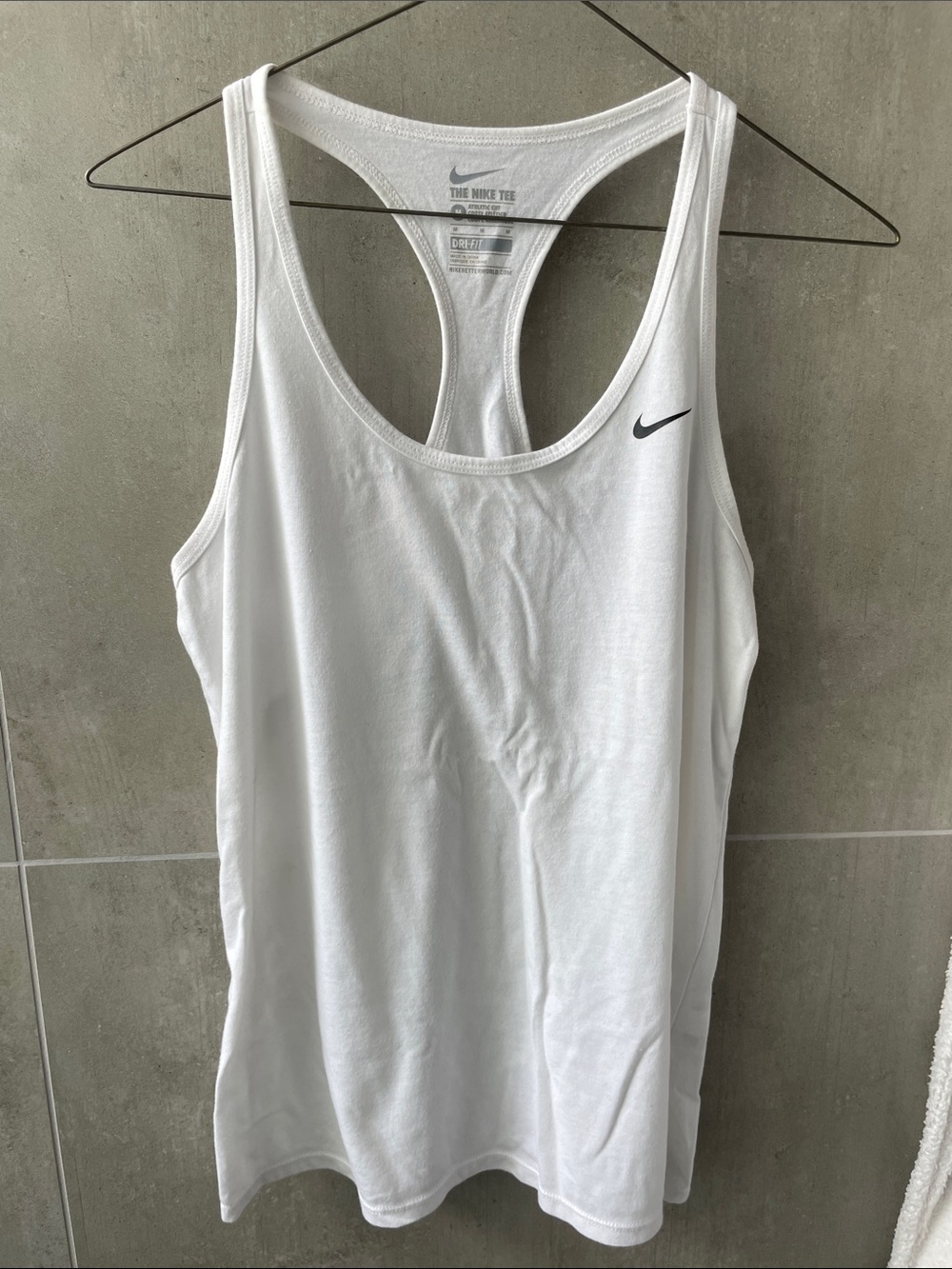WOMENS NIKE WHITE RACERBACK TANK TOP! Size:MEDIUM . Perfect condition!